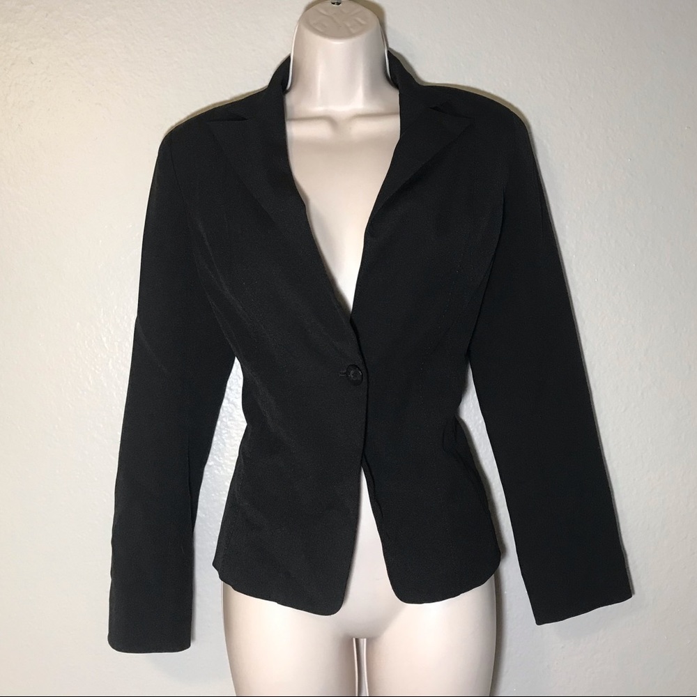 Giva” Na black single button blazer